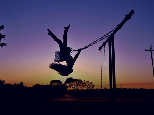 girl-swing-sunset_77421_990x742